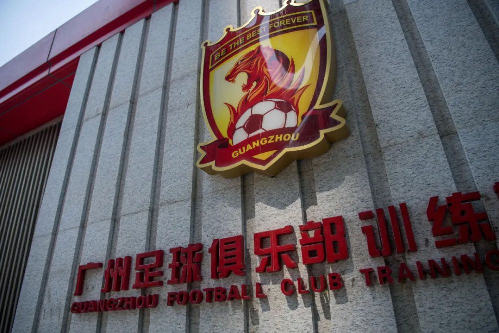 目前还不清楚莫斯卡多是否会在这个冬窗就加盟巴黎，莫斯卡多现年18岁，德转身价1500万欧，目前效力于科林蒂安。